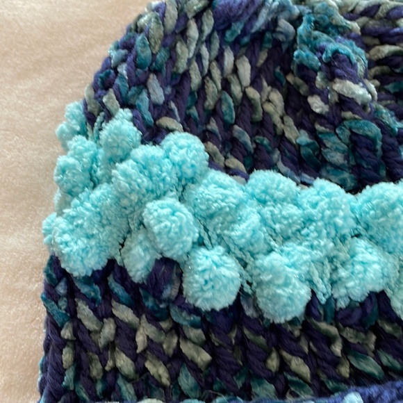 NWT - Hand-knitted hat - Picture 3 of 7